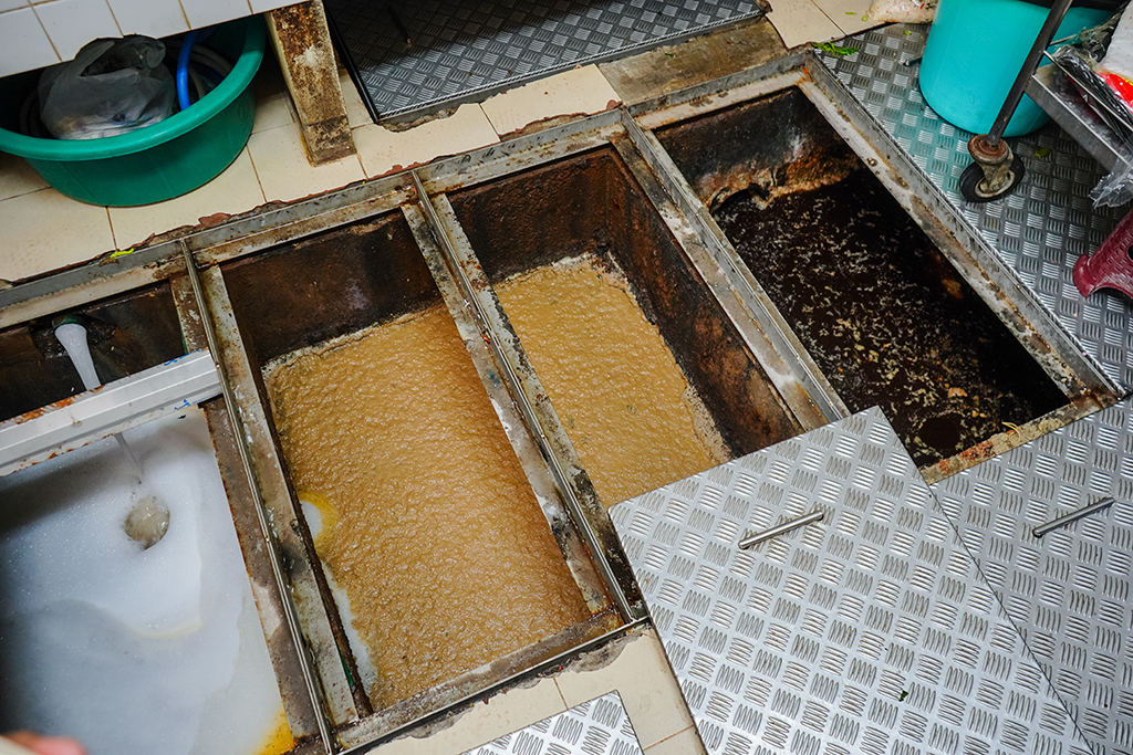 Reasons To Have A Plumber Pump Or Clean Your Grease Traps | Boca Raton, FL